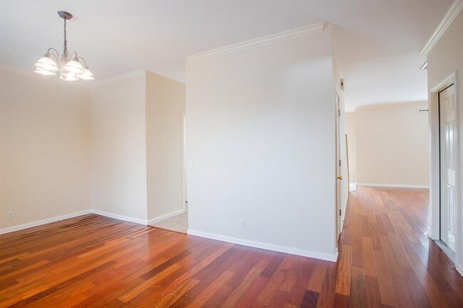 Building Photo - 4001 Barlow Dr