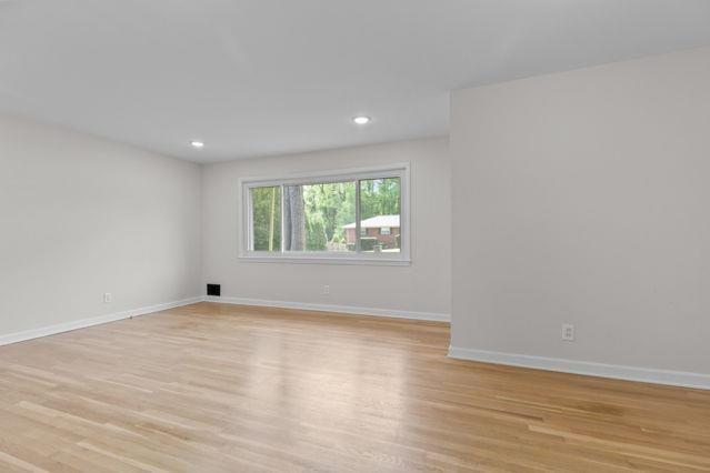 Building Photo - 8 Larose Dr SW