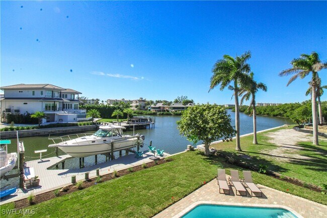 Building Photo - 4879 Esplanade St