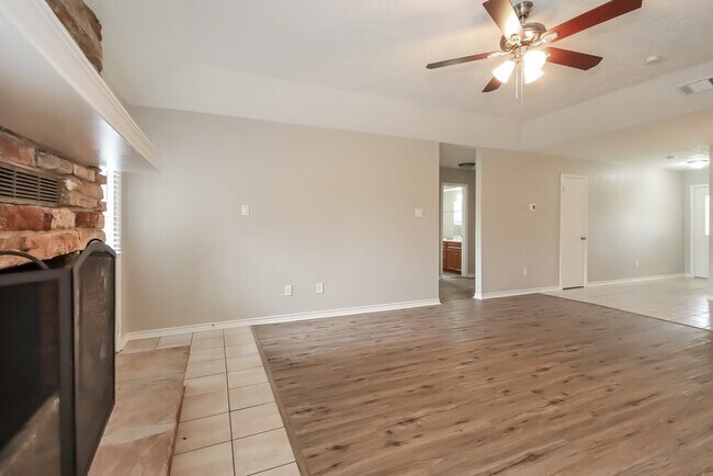 Building Photo - 9695 Twin Shores Dr