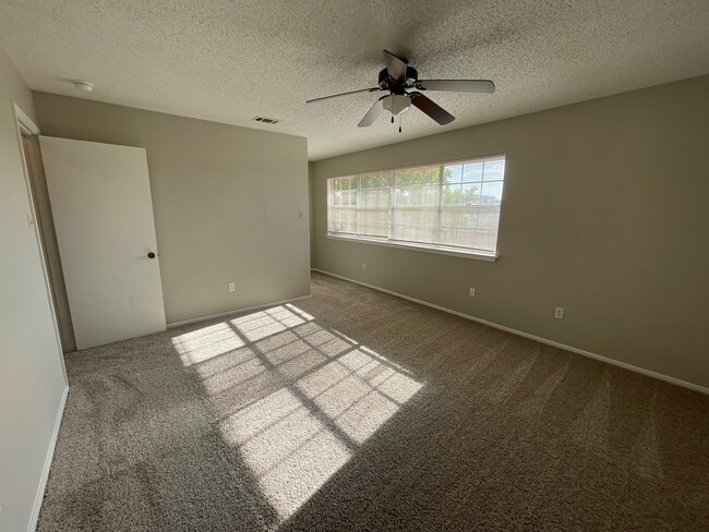 Building Photo - 412 Blue Valley Dr