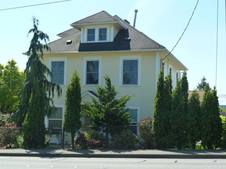 FRONT OF BLDG - 1215 Burwell St