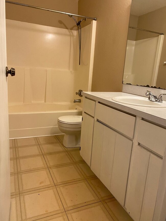 Building Photo - O24