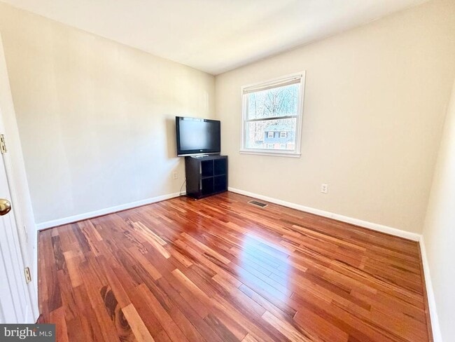 Building Photo - 13612 Lindendale Rd