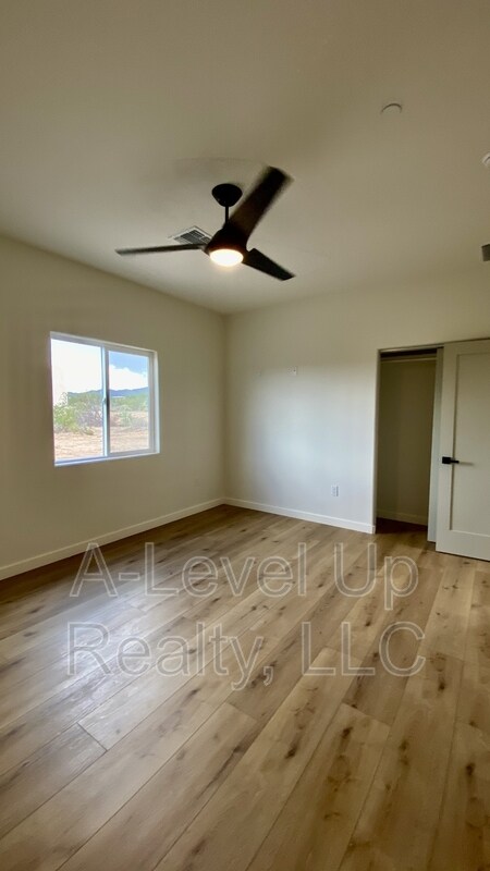 Building Photo - 3713 E Wetstones Rd