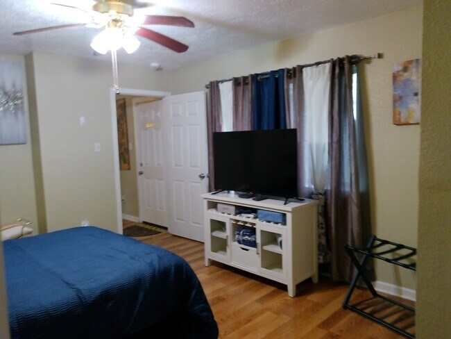 Building Photo - 335 Anchor Way