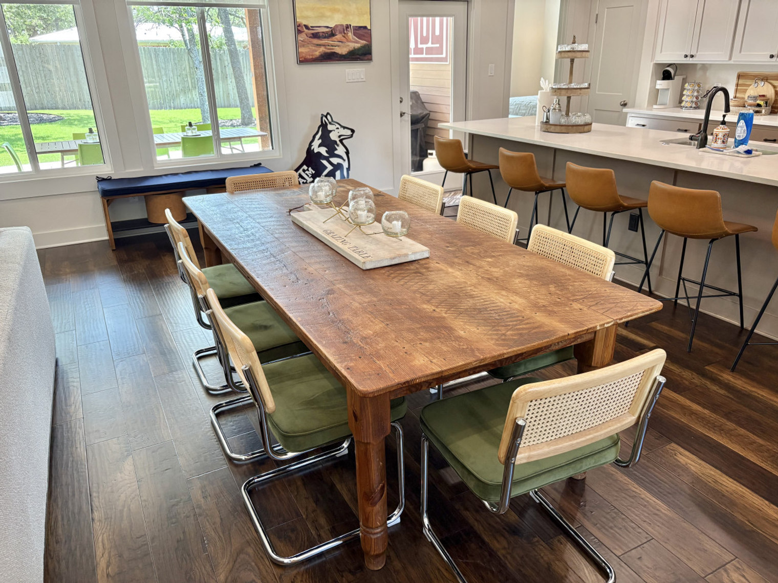 Building Photo - 401 W Brookside Dr