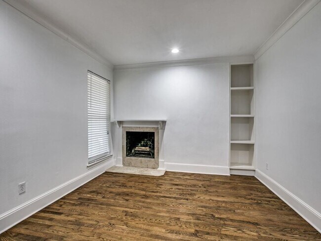 Building Photo - Remodeled Central Dallas Condo
