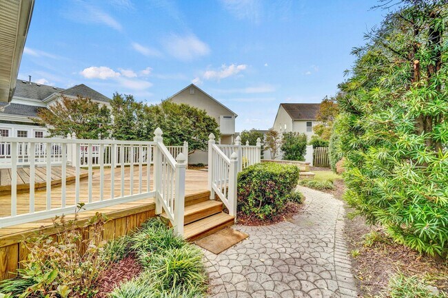 Building Photo - MUST SEE!! 3-Bedroom Home in Bay Breeze Point! Vaulted Ceilings - 1st Floor Primary Bedroom - Att...