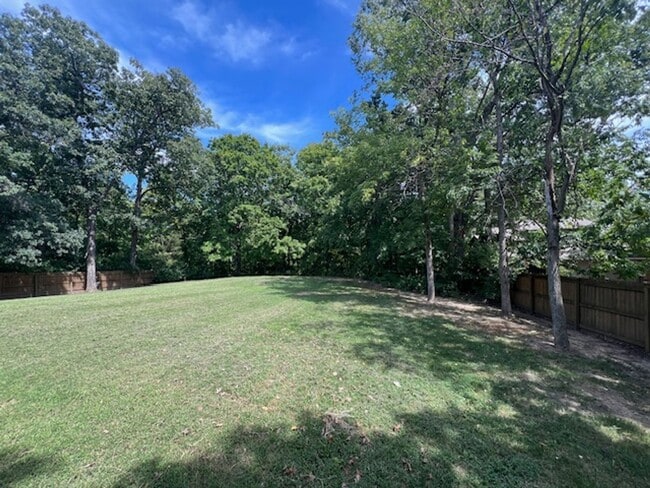 Building Photo - 203-203 Briarcrest Ct