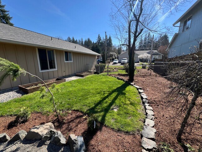 Building Photo - Beautiful Newly Renovated 3 Bedroom Home