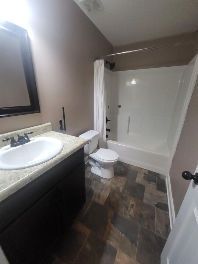 Building Photo - 703 Jim Brown Dr