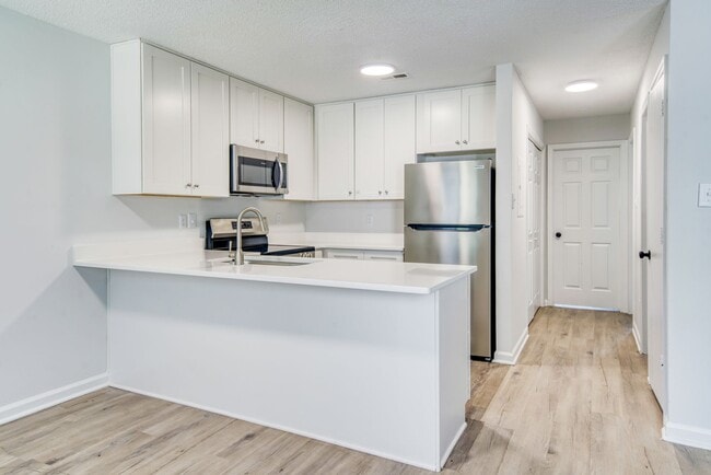 Primary Photo - 363 Railroad St