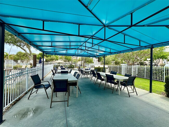 Building Photo - 2671 S Course Dr