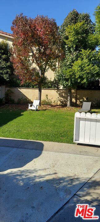 Building Photo - 1107 S Bundy Dr