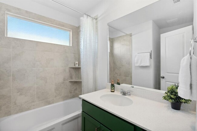 Building Photo - 185 Silver Springs Bend