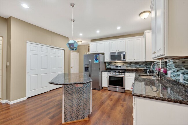 Building Photo - Stunning 4,166 Sq. Ft. Home in Westridge O...