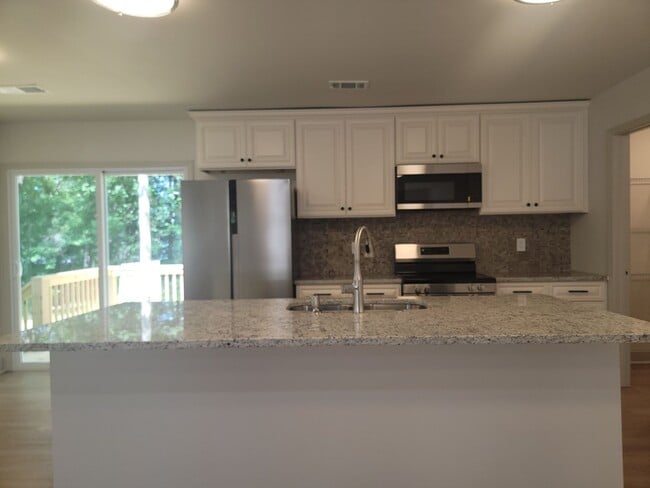 Building Photo - Build to Rent 4 Bdrm Lake Access - Luxury flooring -Stainless steel appliance - Covered Porch