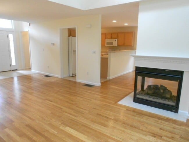 Building Photo - 141 Lordvale Blvd