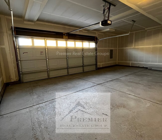 Building Photo - 7773 Sand Lake Heights