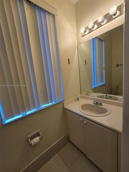 Building Photo - 2610 SE 14th Ave