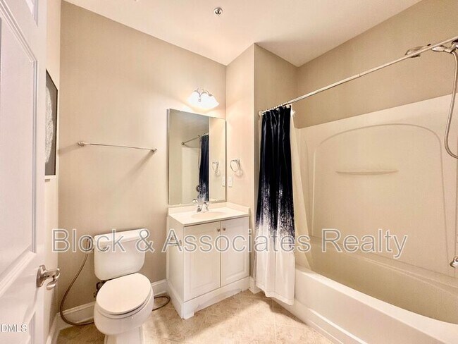 Building Photo - 10520 Sablewood Dr