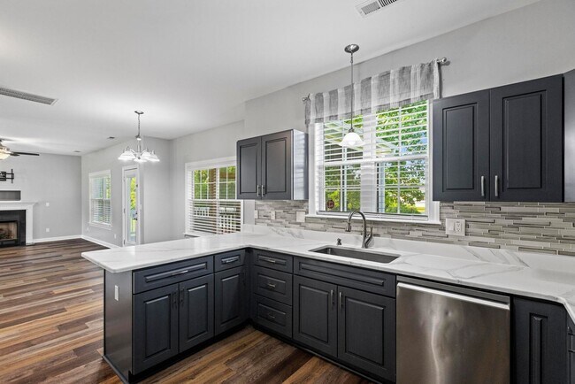 Building Photo - 4 Bedroom with Large Lot Available Now!