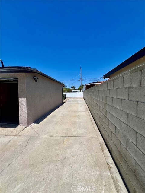 Building Photo - 12987 Correnti St