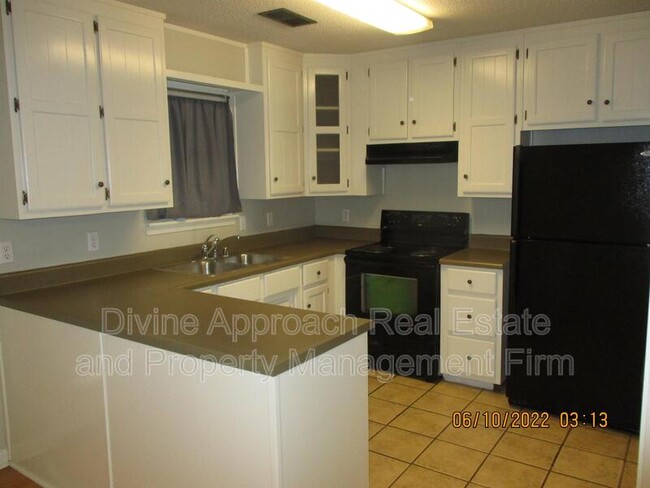 Building Photo - 830 Jamestown Manor Park