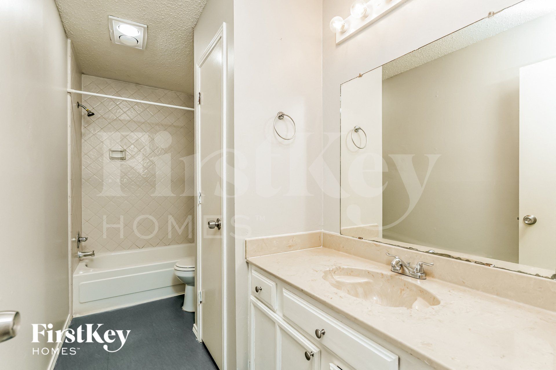 Building Photo - 2661 Claremont Dr