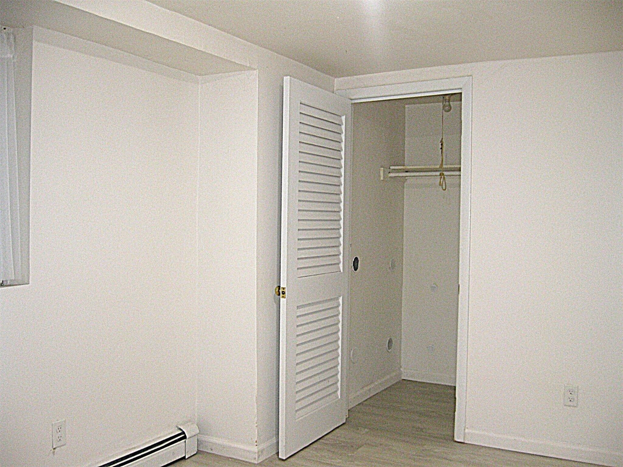 Building Photo - 525 Lake Rd