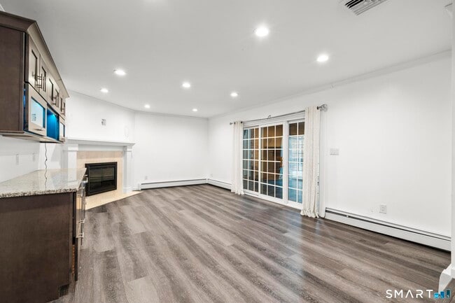 Building Photo - 125 Birchwood Dr