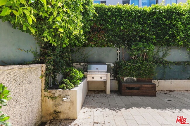 Building Photo - 1719 Appian Wy