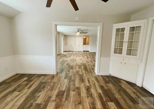 Building Photo - 443 Bayou View Dr