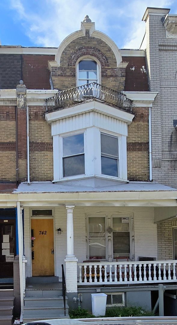 Building Photo - 742 N 6th St
