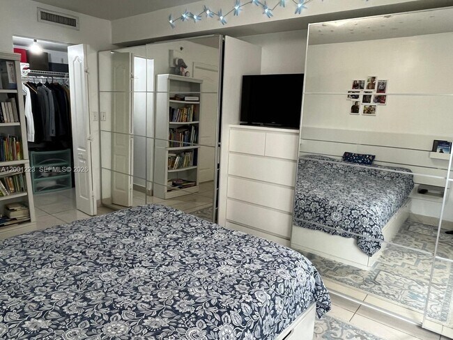 Building Photo - 280 SW 20th Rd