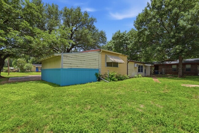 Building Photo - Great in Granbury