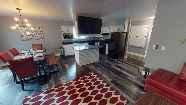 Building Photo - 325 Westbrook Dr