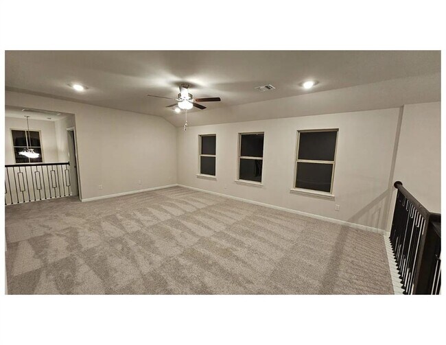 Building Photo - 212 Comet Pointe Dr