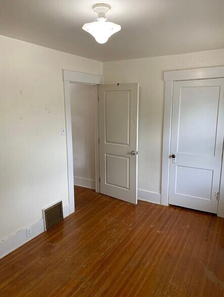 Building Photo - 205 E Pershing Blvd