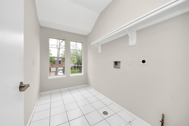 Building Photo - 16731 Sussex Dr