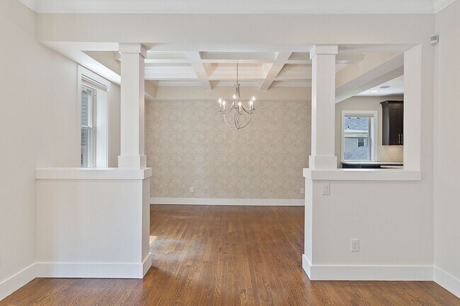 Building Photo - 3739 Hyde Park Ave