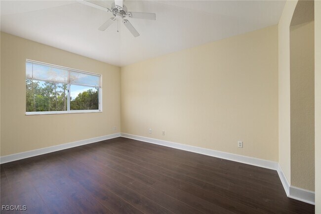 Building Photo - 9745 Roundstone Cir