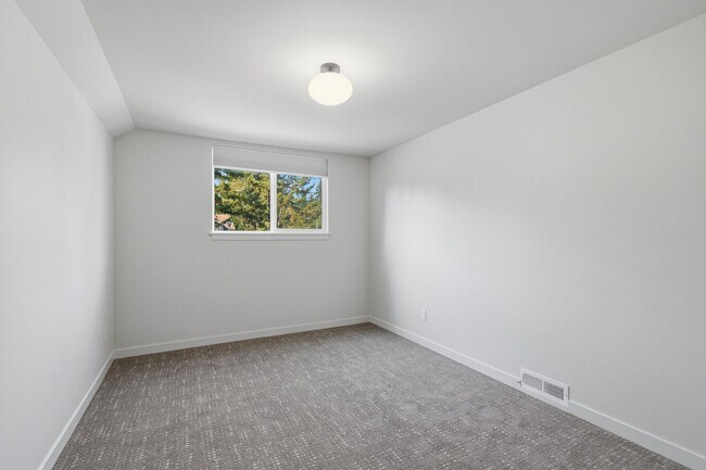 Building Photo - 13905 121st Ave NE