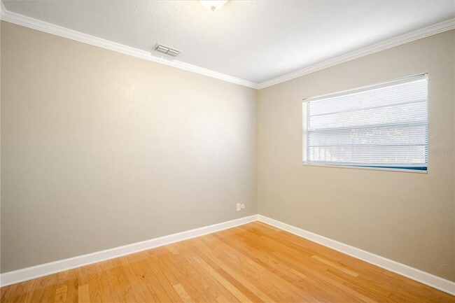 Building Photo - 3909 W Iowa Ave