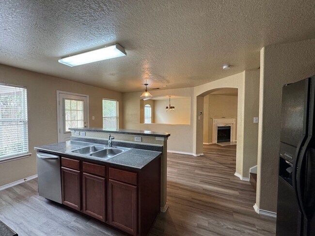 Building Photo - Move-In Ready 3BR Home with Open Living & Large Backyard Leon Valley | 410 & Bandera Rd