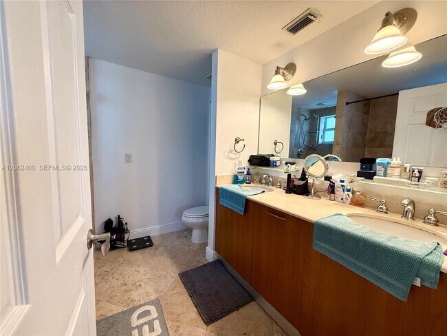 Building Photo - 1033 SW 9th Ct