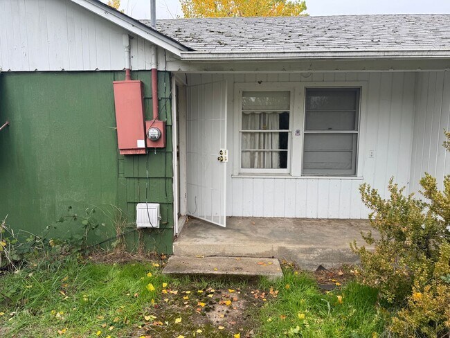 Building Photo - Great Home on acreage!