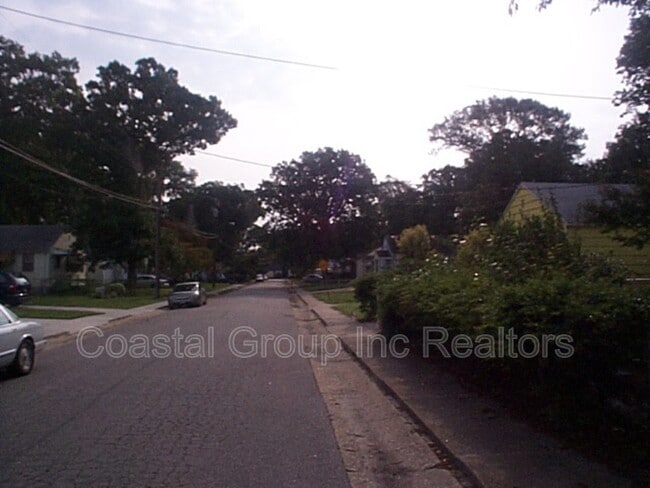 Building Photo - 437 Lenox Ave