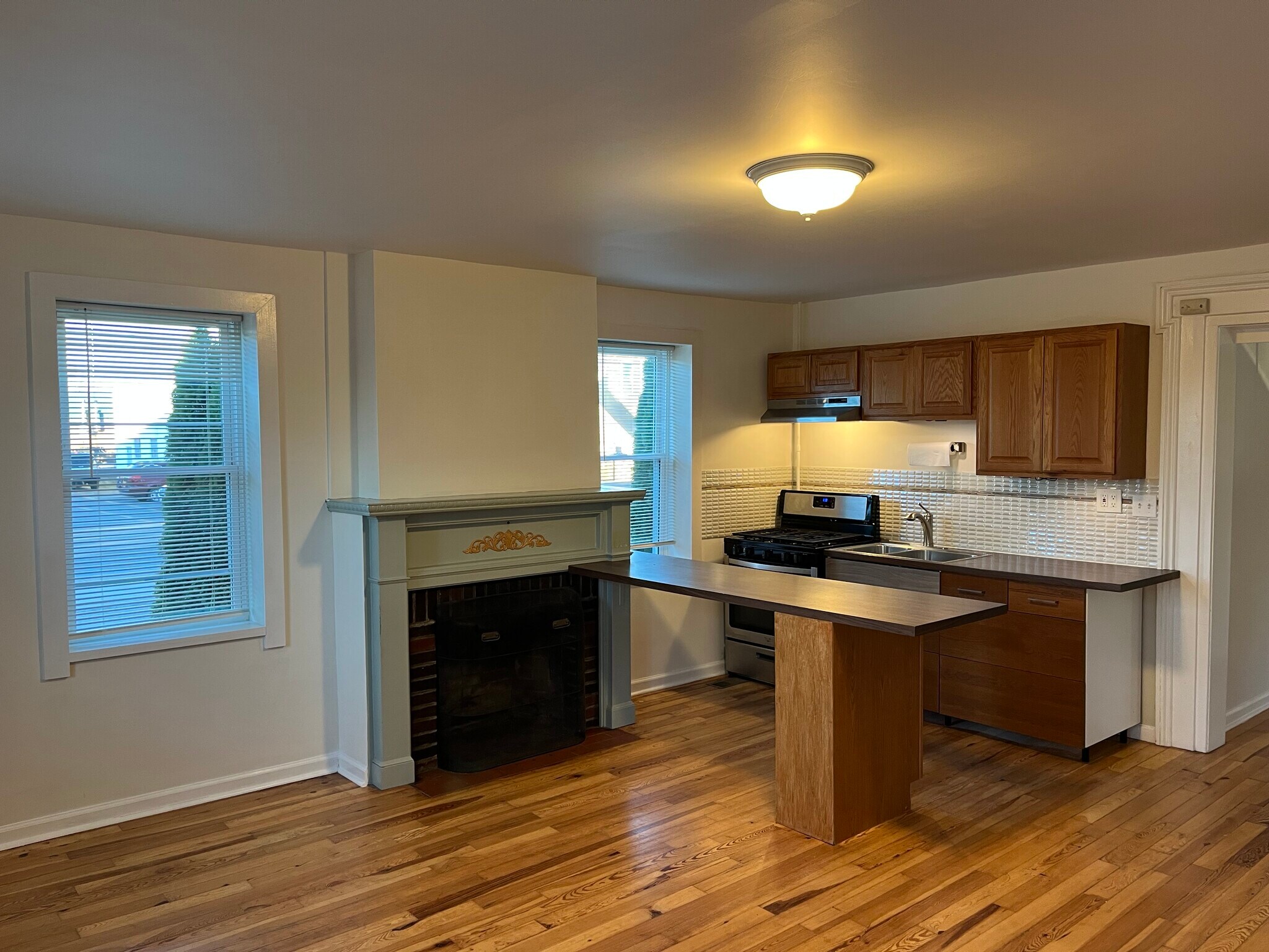 Building Photo - 15 Locust St